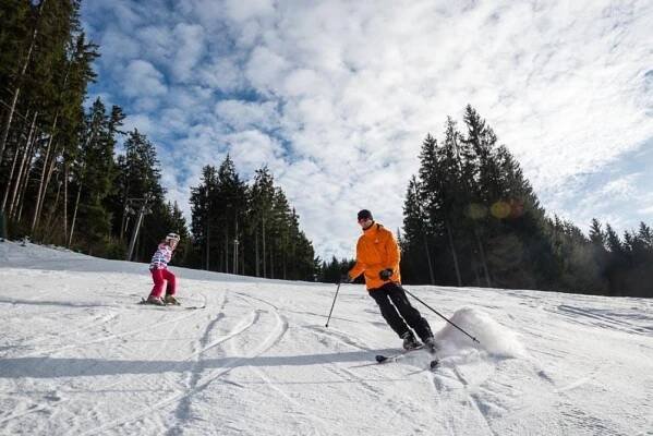 Ski areál Razula ukončí o víkendu sezónu lyžováním za polovinu