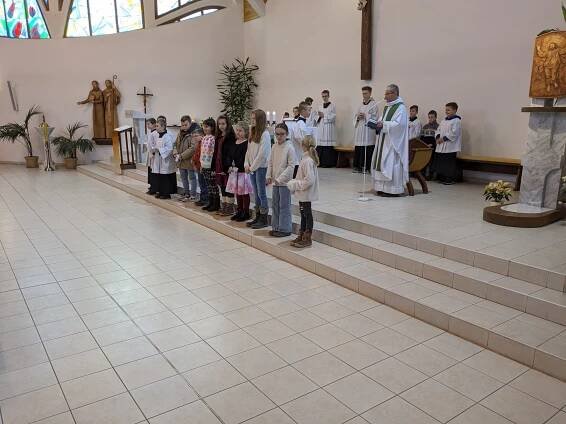 Představení dětí připravujících se na 1. svaté přijímání - Římskokatolická farnost Pustkovec