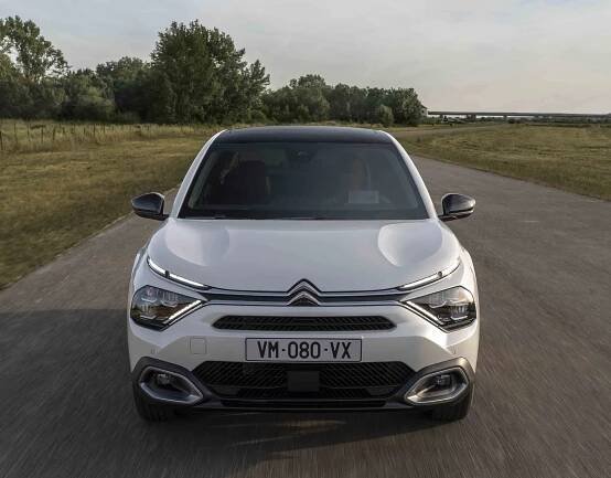 Nový Citroën C4X a ë-C4X | www.intensys.cz 