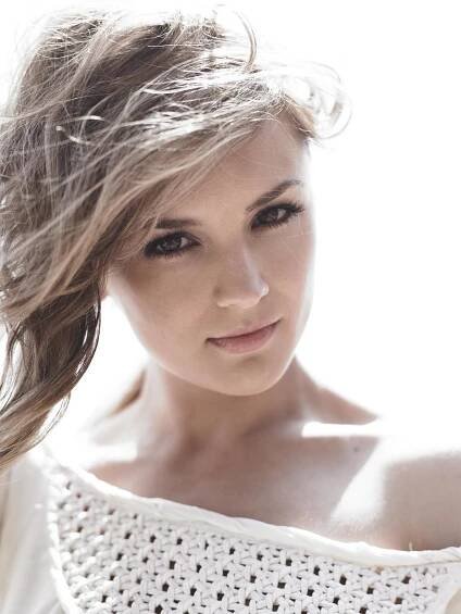 Rachael Cook fotka