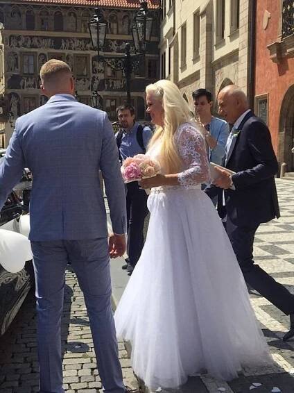 Monika Štiková se vdala za o 24 let mladšího Petra Biniase: Jak proběhla svatba na Staroměstském náměstí - Zivot