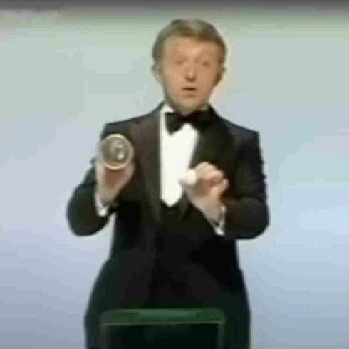 Paul Daniels Chop Cup routine