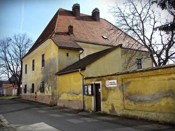 Tlumačov - budova fary - Dům, budova | Turistika.cz