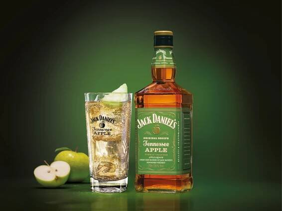 Angelina di Leone - Jack Daniel's Tennessee Apple entering Germany