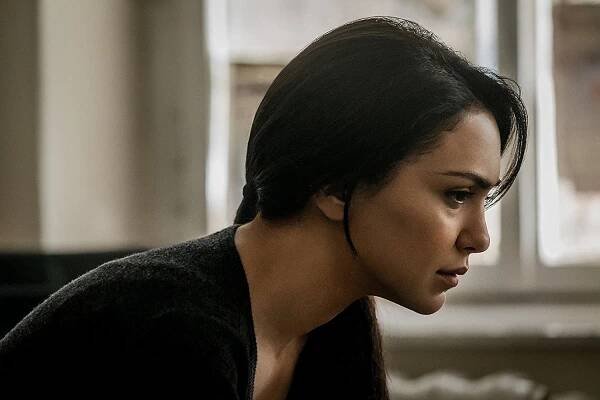 Dva světy - The Sincerest Form of Flattery - Z filmu - Nazanin Boniadi