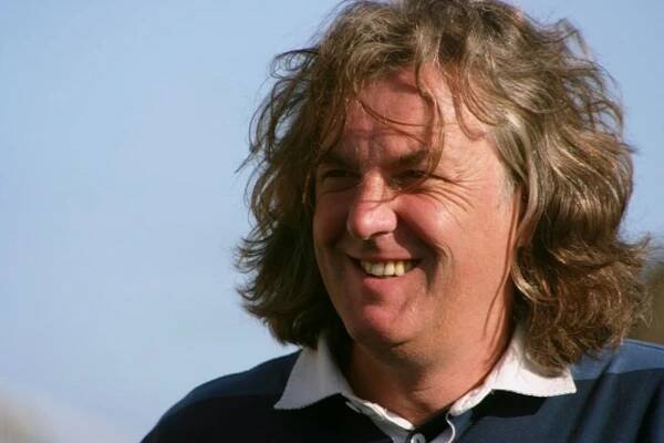 Auta miluji, ale do měst nepatří. James May z Top Gearu říká, že raději jezdí na kole