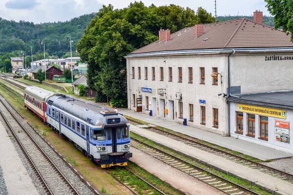Železničáři rozšiřují trať do Zastávky u Brna. Chystají dlouhou výluku