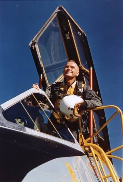 Súbor:John Glenn on Jet (cropped).jpg – Wikipédia