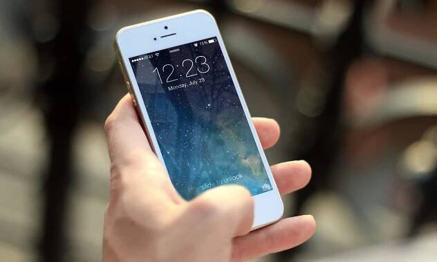 Jak nám škodí mobilní telefony: Nádory i poškození spermií