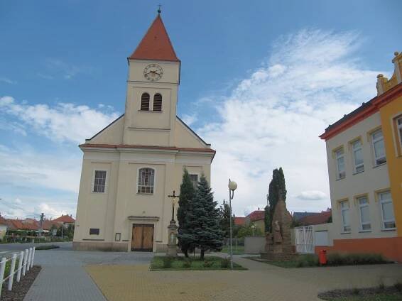 Římskokatolická farnost Ostrožská Nová Ves