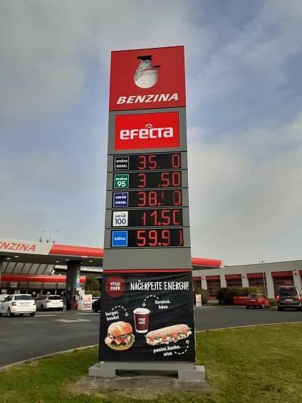Karta se obrátila. Češi teď jezdí k benzinkám do Německa