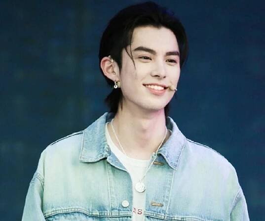 Dylan Wang Biography – Facts, Childhood, Family Life of Chinese Actor, Model