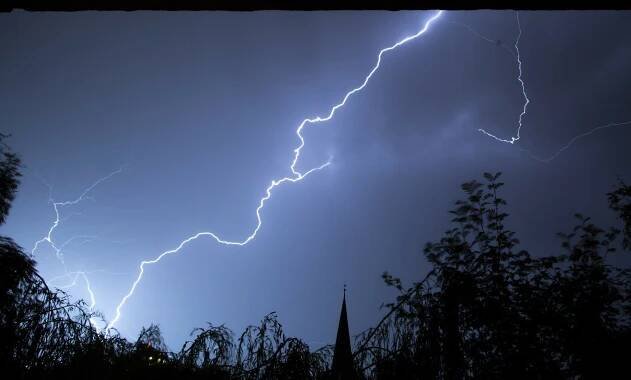 Meteorologové varují před silnými bouřkami. Přijít by měly dnes večer