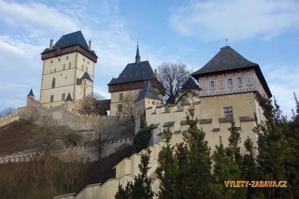 Hra v přírodě s příběhem, úkoly a pokladem - Karel, Blanka a středověký Karlštejn