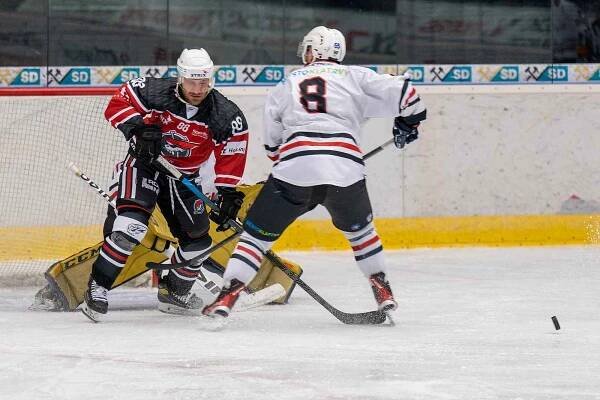 Hokej, 2. liga: Piráti Chomutov - SHC Klatovy 6:2 (2:1, 1:1, 3:0).