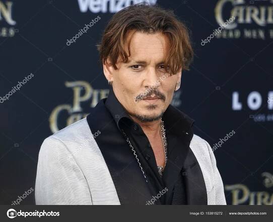 Download - Actor Johnny Depp at the World premiere of Disney's 'Pirates of the Caribbean: Dead Men Tell No Tales' held at the El Capitan Theatre in Hollywood, USA on  May 18, 2017 — Stock Image