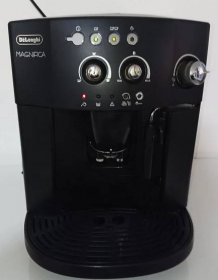 Automatický kávovar s mlýnkem De'Longhi Magnifica ESAM 4000.B - Malé elektrospotřebiče