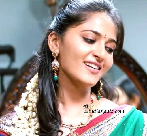 Hot Screen Caps – IndianGalz