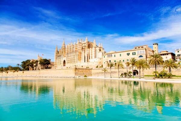 katedrála palma de mallorca, španělsko - hrad postavená konstrukce fotky - stock snímky, obrázky a fotky