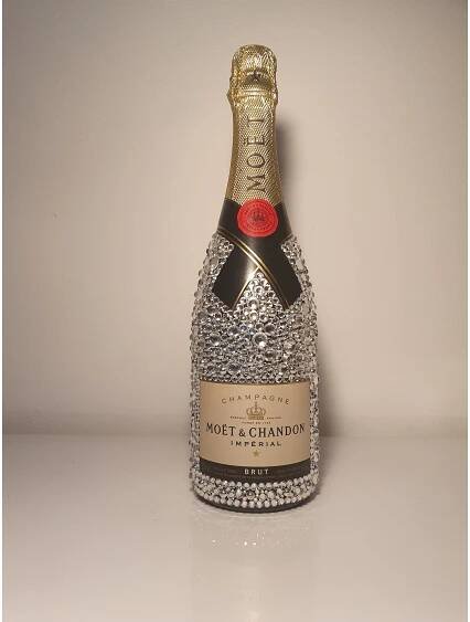 Moët & Chandon Brut Imperial zdobený broušenými kamínky ze skla