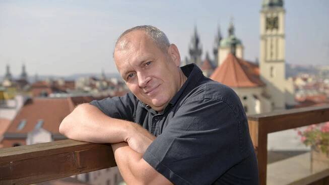 Shání se policajt, volejte Bábka! Herec se zlobí...