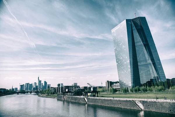 sídlo Evropské centrální banky (ECB) ve Frankfurtu nad Mohanem