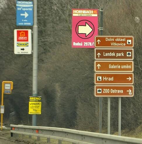Památky: některé mají kulturní a turistické značení, jiné na ně zatím čekají