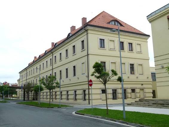 Soubor:HK Zbrojnice.JPG – Wikipedie