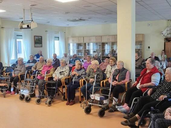 Hudební vystoupení Moniky Maškové - Oficiální stránky Domov pro seniory Heřmanův Městec
