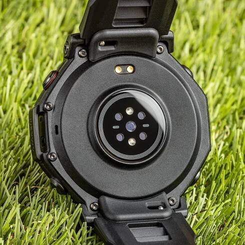 Amazfit T-Rex 3 PRO recenze – LED svítilna, safírové sklo...
