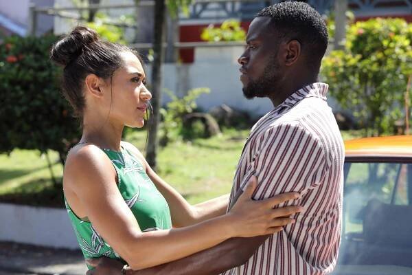 Joséphine Jobert and Leemore Marrett Jr. in Smrt v ráji (2011)