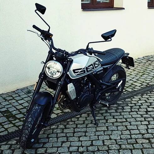 Brixton Crossfire 500 X – Předváděcí motocykl, najeto 894 km, top stav!