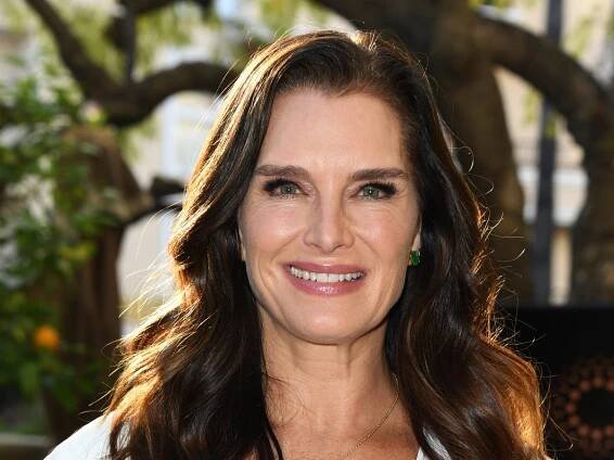Brooke Shields, 56, Shows Off Her Incredibly Toned Arms In An '80s-Inspired Workout 'Fit In A New IG Pic