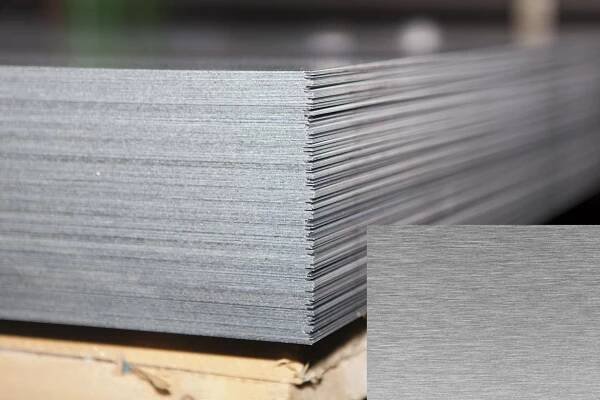 Plech nerezový AISI 304 2B, v tabuliach hr. 0,6 mm, š. 100 cm x dl. 200 cm