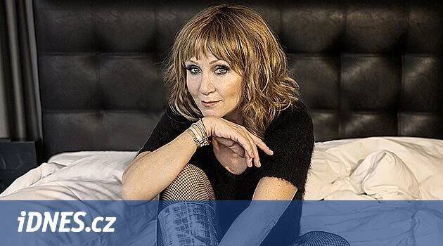Šedesátnice Basiková ukázala prsa na fotce z dovolené. Sklízí obdiv i kritiku - iDNES.cz