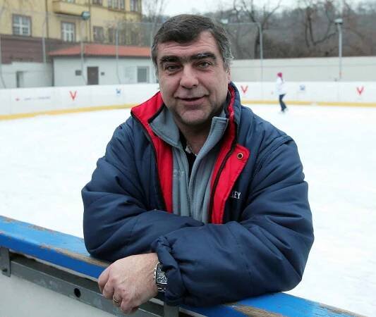 Veřejné bruslení Na Františku 2.ledna. Již desátým rokem je správcem sportovního areálu Na Františku bývalí český hokejový útočník Tomáš Jelínek