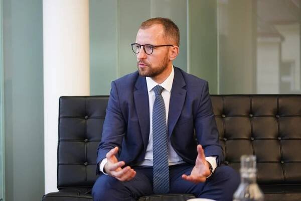Městských částí je moc, prospěla by redukce, říká nový starosta Prahy 6 Jakub Stárek