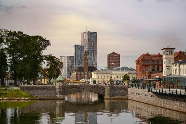 panoráma města petri bridge poblíž hlavního nádraží malmö, švédsko. - malmö - stock sn ímky, obrázky a fotky