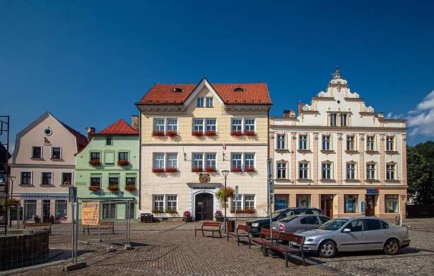 Rozvoz květin Česká Kamenice proškolenými kurýry