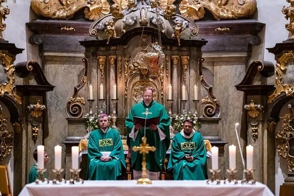 FOTOGALERIE: Mše svatá předsedů biskupských konferencí v kapitulním kostele Všech svatých - Církev.cz | Zprávy