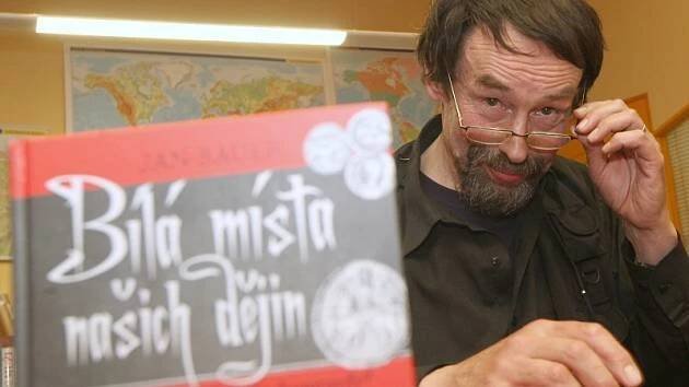 Spisovateli Janu Bauerovi dvě knihy málem zničil blesk