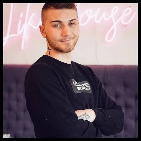FOTO: Marek Valášek má velké dluhy. – stránka 429