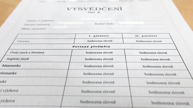 Školy mohou využívat nové vzory vysvědčení i sdíleného pedagoga