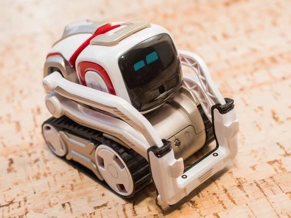 Anki Cozmo has the soul of a Disney movie in a $180 robot toy