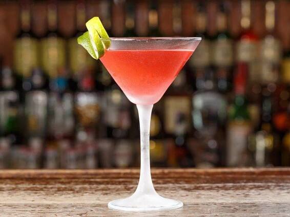 Koktejl Cosmopolitan: Nejmódnější míchaný drink dneška ze seriálu Sex ve městě