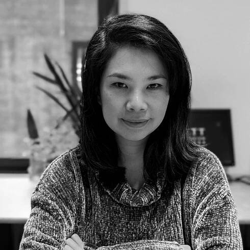  Khwanrudee Samranvedhya Senior Designer 