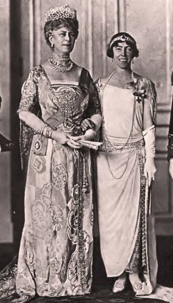Soubor:Queen Mary and Queen Elisabeth.jpg
