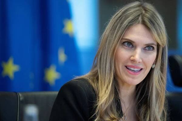 Skandál v Bruselu: Peníze nařídila otci ukrýt přímo Kailiová? Chytili ho s kufrem naditým eury