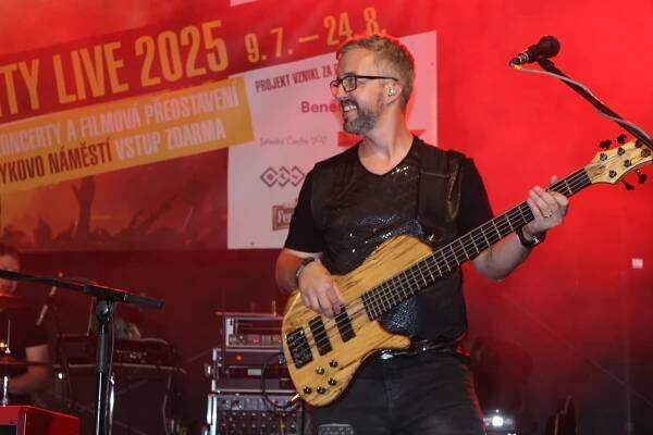 FOTO: Koncert Vlasty Horvátha v Benešově. V hledišti tančili i Burešová a Forejt