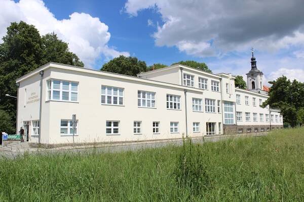 Místo zániku čeká nemocnici v Opařanech další rozvoj. Potřebuje ale lékaře